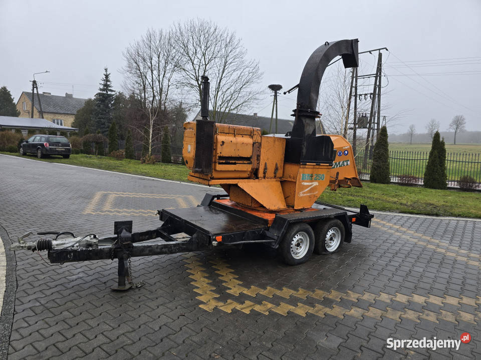 Rębak spalinowy na przyczepie NOREMAT BM250