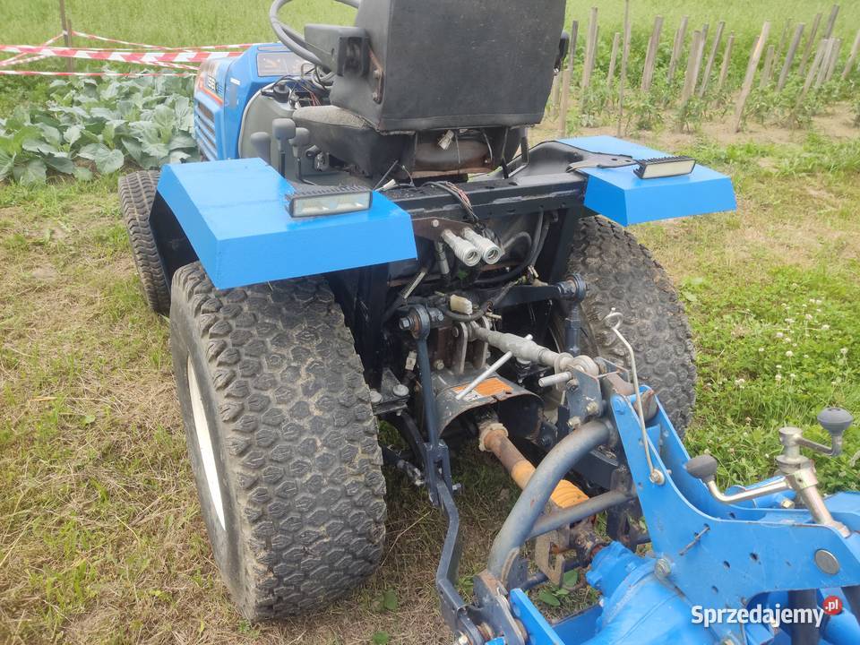 Iseki 321 z osprzętem Do dokończenia