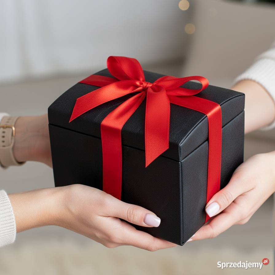 Szkatułka na biżuterię czarna z zamkiem Warszawa