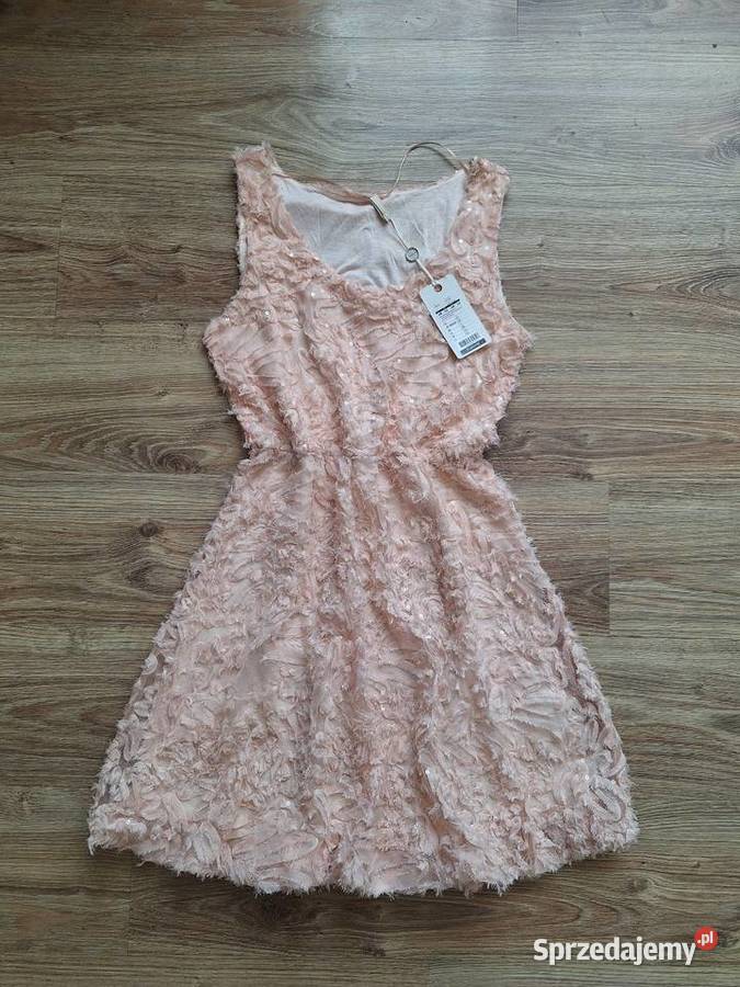 Nowa pudrowa błyszcząca sukienka na wesele sprzedam