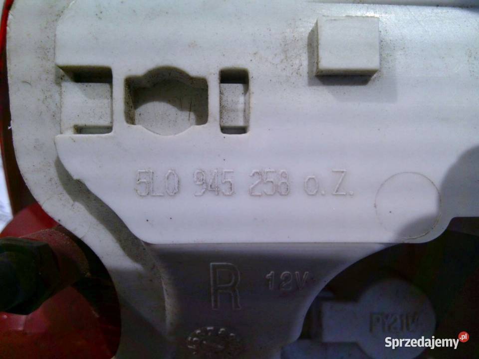 SKODA YETI 12r lampa prawa tył 5L0945096 Kielce sprzedam
