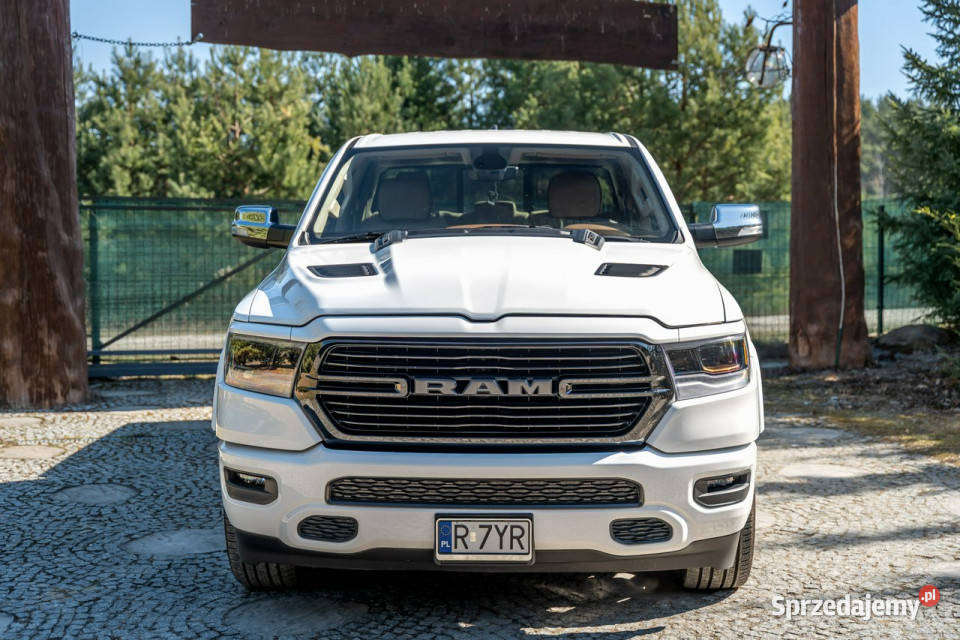 RAM 1500 DODGE RAM 1500 LARAMIE 57 PIĘKNE światła do jazdy dziennej