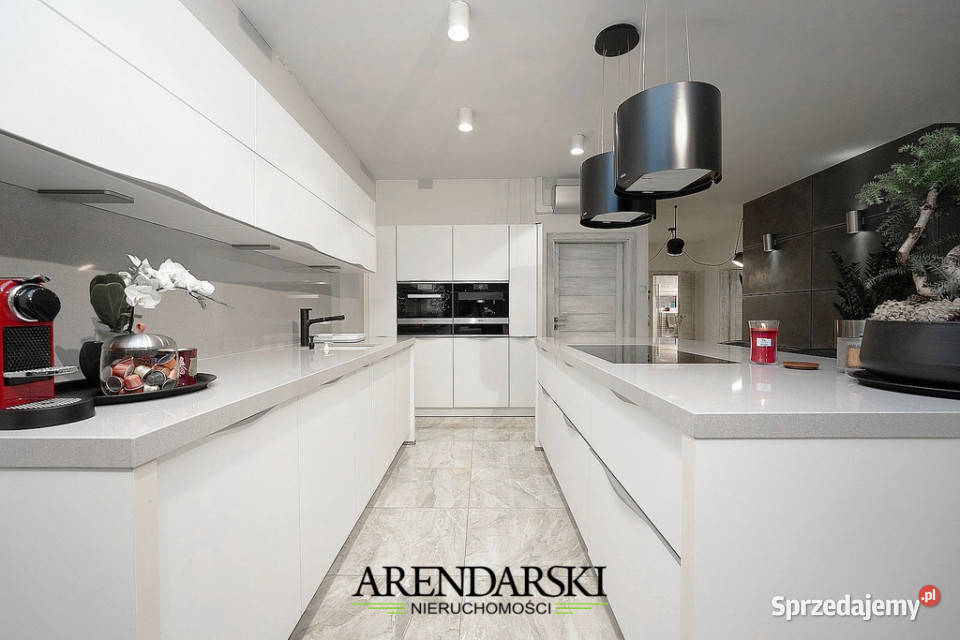 DOM Z BASENEM GARAŻ NA 5 AUT Sprzedaż