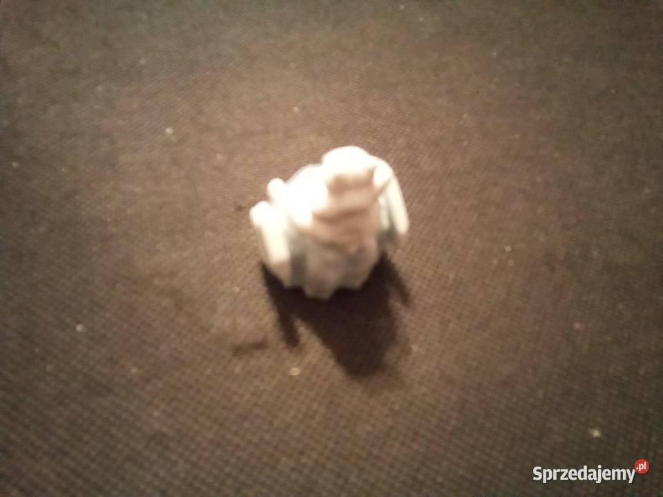 Biały niedźwiedź z kulą do obracania kinder mazowieckie