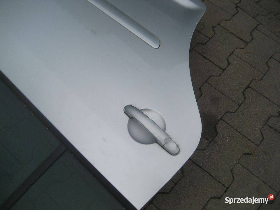 vw touran 0309r drzwi tył prawe kod lakieru LA7W Rakoniewice