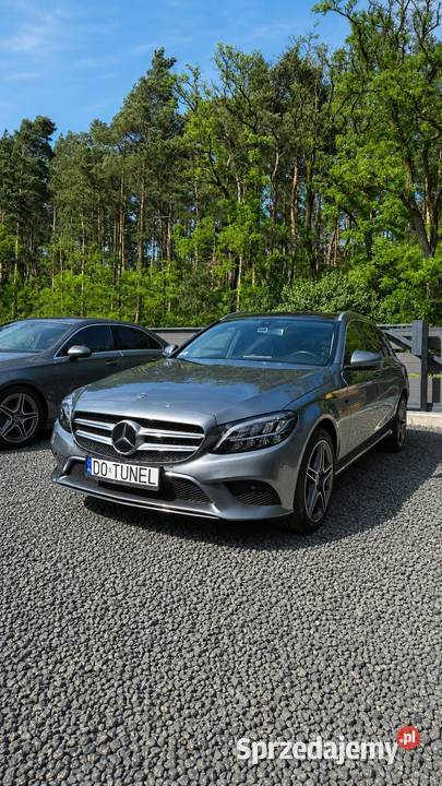 Mercedes Salon piękny zabezpieczony folią serwis Ciele