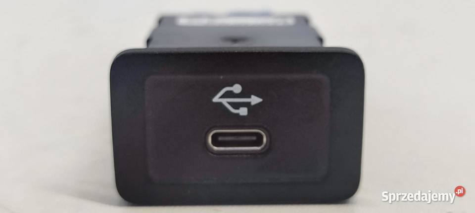 MERCEDES W247 GNIAZDO PORT USB A2478207302
