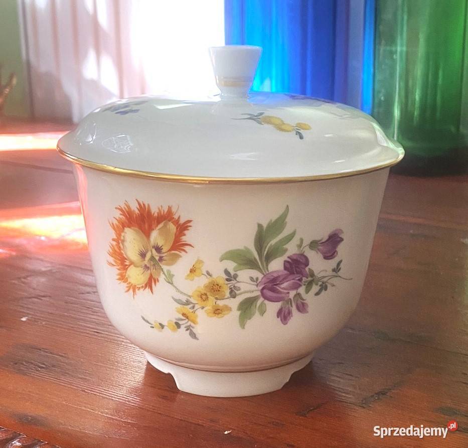 Bomboniera porcelanowa z ręczną florystyczną Warszawa