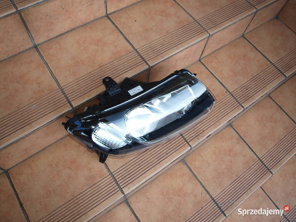 Dacia Sandero II lampa prawa przód zwykła 2012 prawe