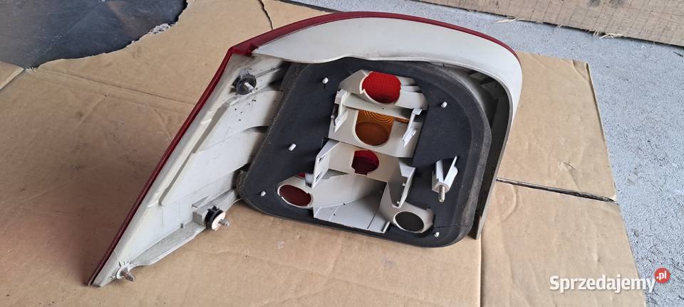 Golf 4 lampy tył hella magic colours red white Lampy tylne sprzedam