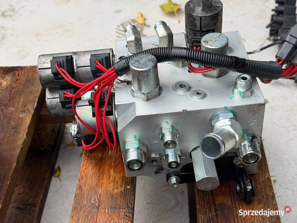 Rozdzielacz hydrauliczny czterosekcyjny HYSTER Antonie sprzedam