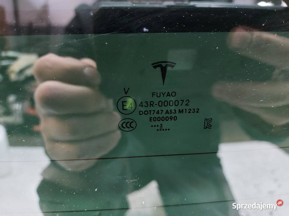 TESLA MODEL Y 2023r Szyba klapy bagażnika 2023