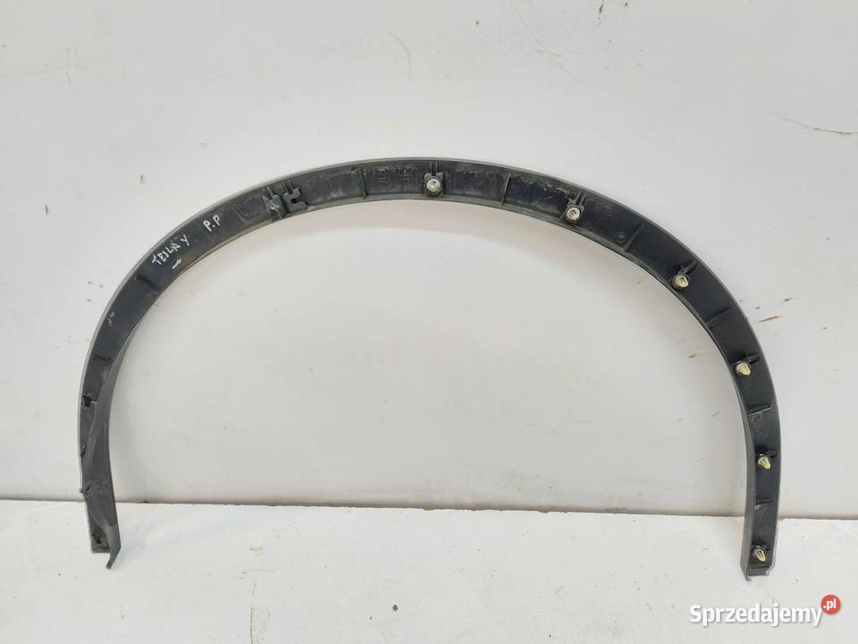 TESLA MODEL Y 2022r LISTWA BŁOTNIKA PRAWY PRZÓD Listwy i nakładki dolnośląskie