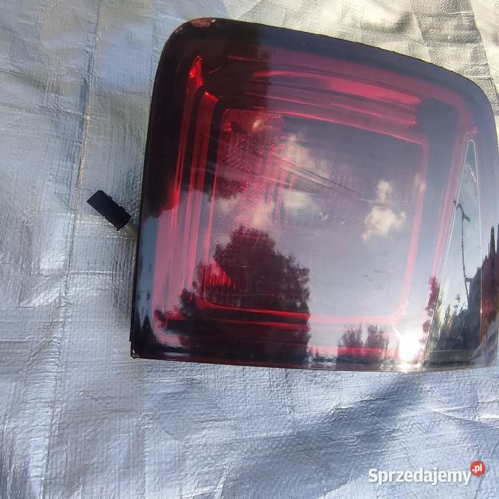 Lampy tylne w klapę prawa i lewa dymione osobowe Kroczyce