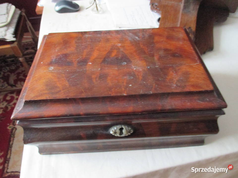 Piękny palisandrowy kuferek