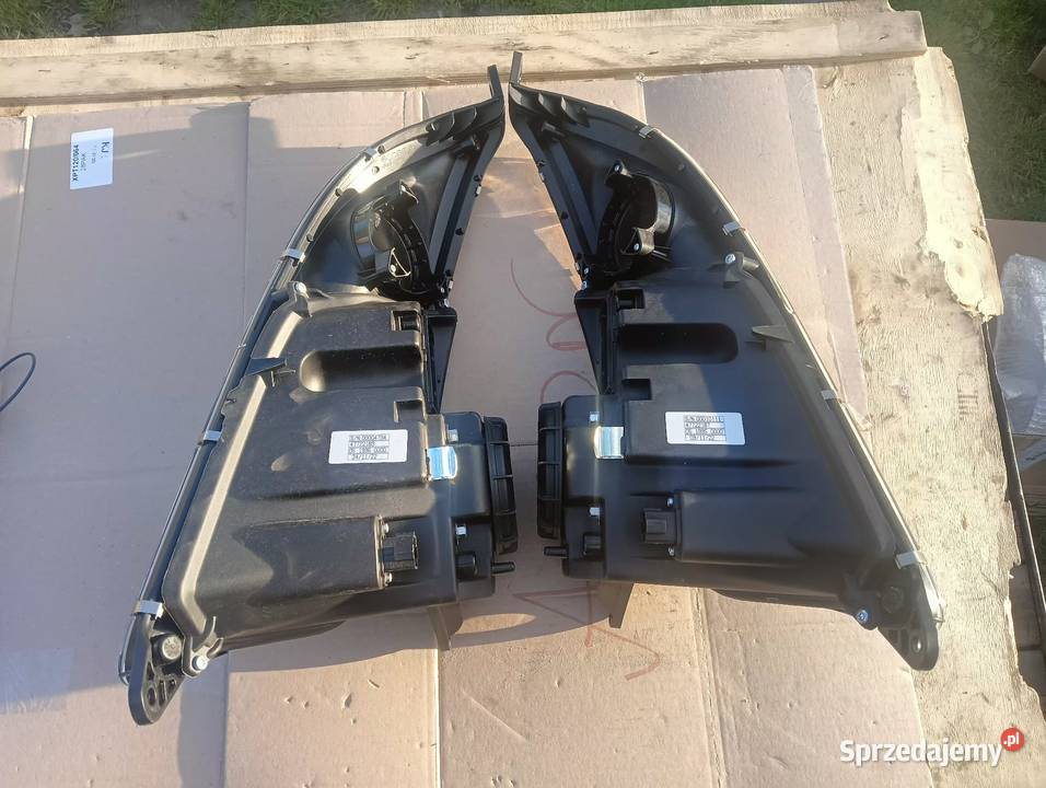 Reflektory przednie Holland T5 T6 47495283 sprzedam