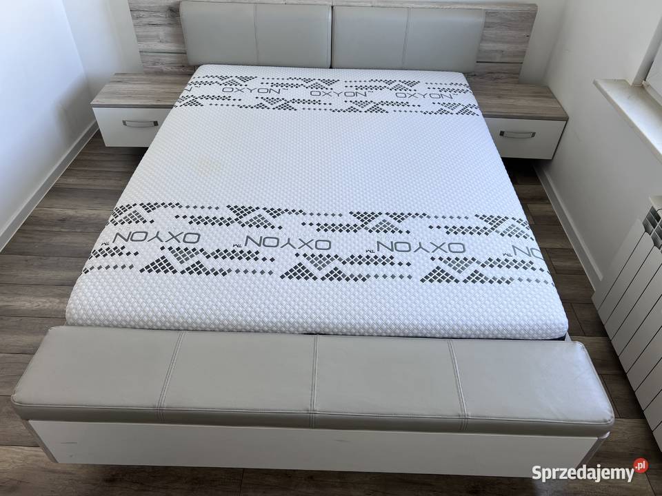 Łóżko witryna szafka rtv sofa i biurko