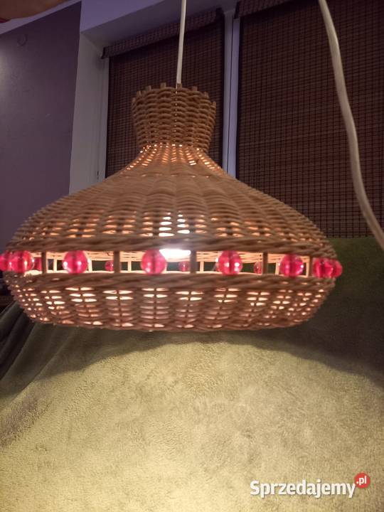 Lampa wiszącażyrandol z wikliny z czerwonymi Lampy wiszące kujawsko-pomorskie Lipno