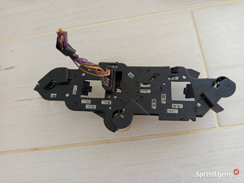 Peugeot 307 HB 04r wkład lampy tylnej tył lewy Pozostałe Kłodawa
