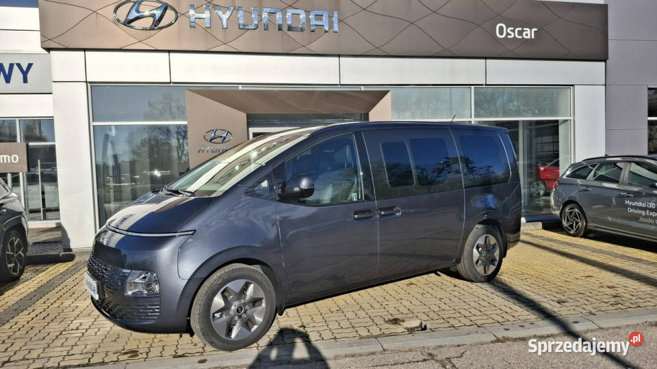 Hyundai Staria Smart Vip 16 TGDI HEV 6AT 2WD 225 Rok produkcji 2024