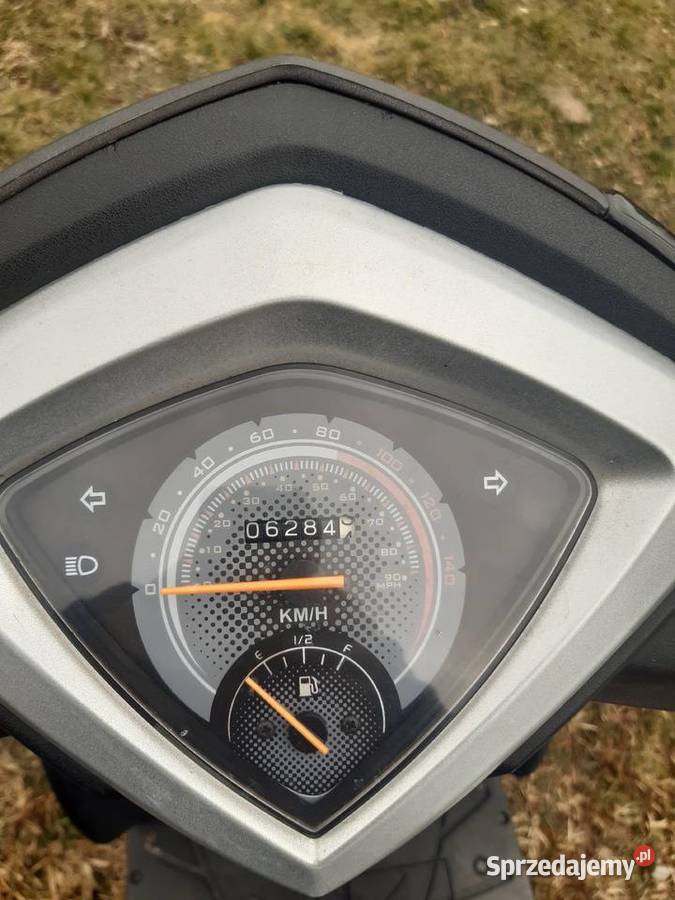 Skuter 125 mały przebieg Rok produkcji 2015 łódzkie Ksawerów