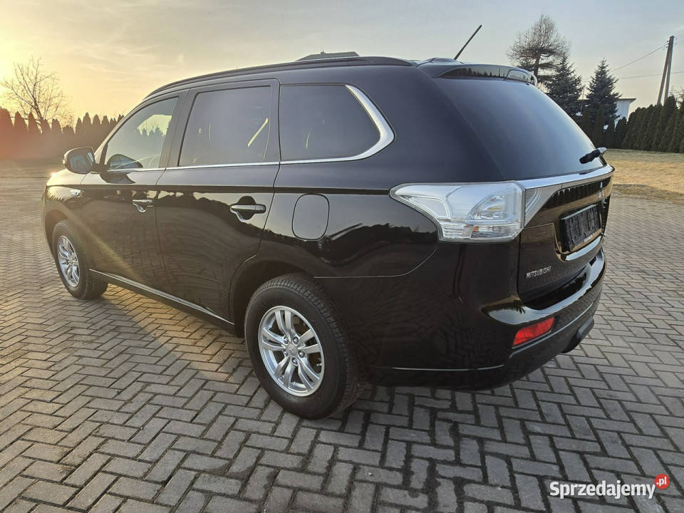 Mitsubishi Outlander 20PlugIN Hybrid gniazdo USB