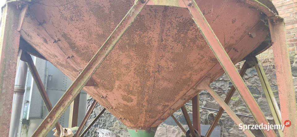 Silos zbożowylejowy samowyładowczy 6m ok 30 m3 Oborzany