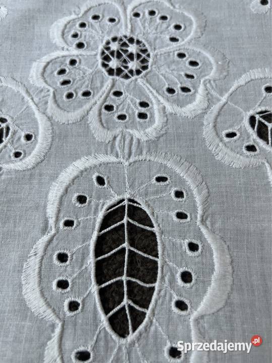 Bieżnik biały haftowany richelieu do kolekcji Zabrze