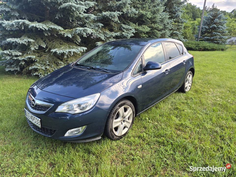Opel Astra 14 Benzyna 2011 r Klimatyzacja Miłoradzice