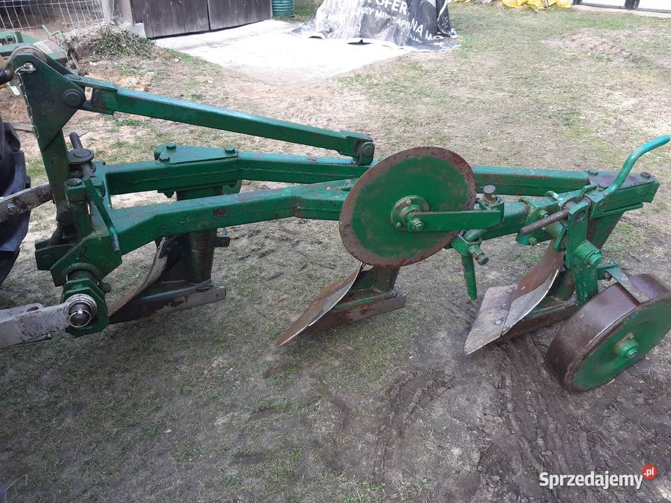 Pług 3 skibowy nieuszkodzony Józefów sprzedam