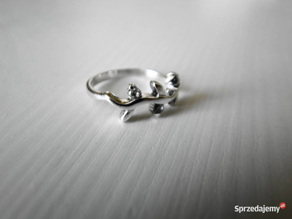 Ciekawy pierścionek srebro 925 Warszawa
