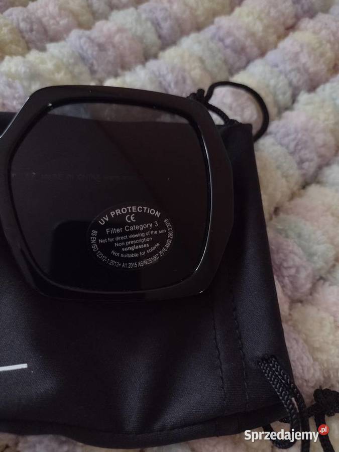 ASOSDuże czarne okulary przeciwsłoneczne w etui sprzedam