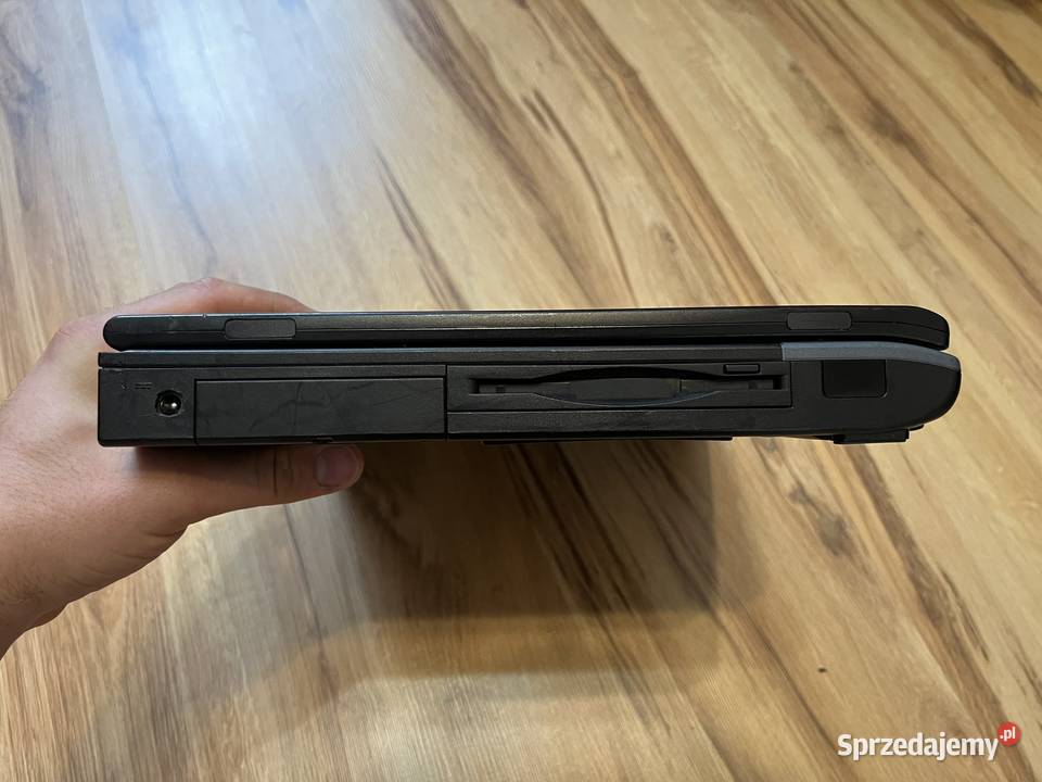 Stary laptop Fujitsu Siemens Amilo M6100 Fujitsu-Siemens