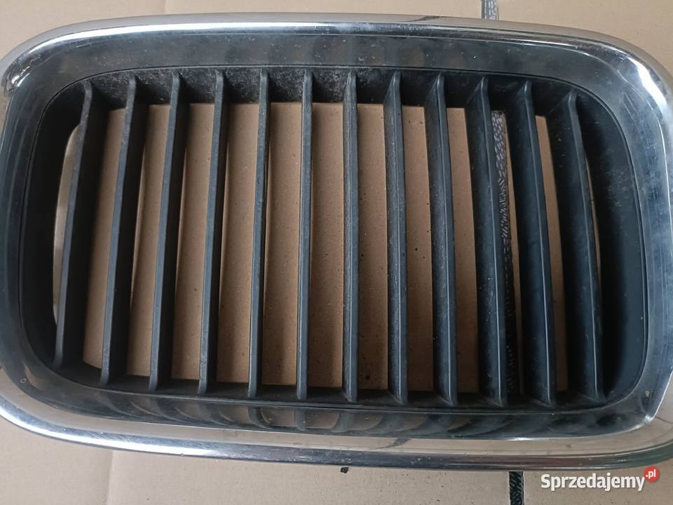 GRILL ATRAPA NERKA PRAWA BMW 3 E36 8122238 osobowe