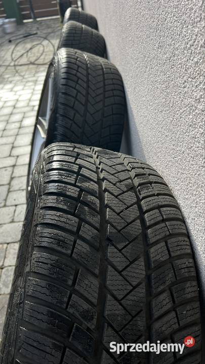 Felgi ALUMINIOWE z oponami zimowymi 24550R18 Syców