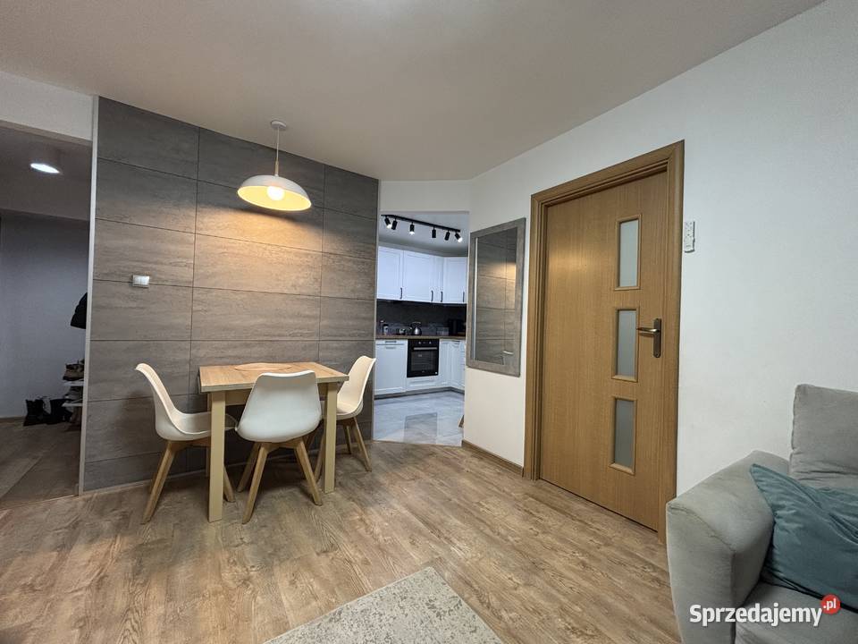 3 pokojowe mieszkanie z balkonem 47m2 remontach Mrągowo