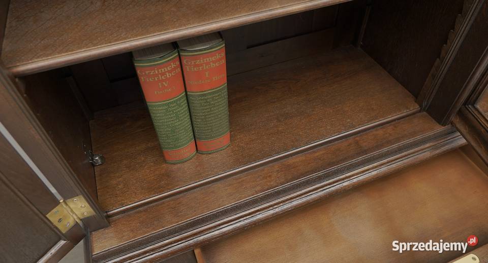 Dębowa biblioteka z lat 20tych XXw Jerka