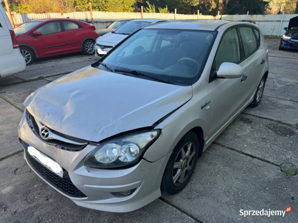 hyundai i30 2010- 1.6 crdi- 90km- 205000km- uszkodzony -jezdny