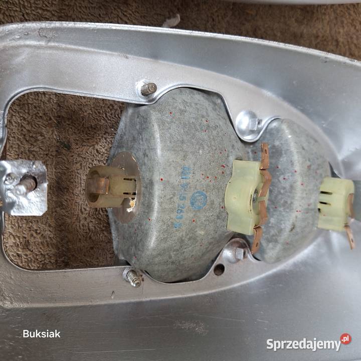 VW Garbus lampy tylne tzwżelazka strona Lewa do Gołków sprzedam