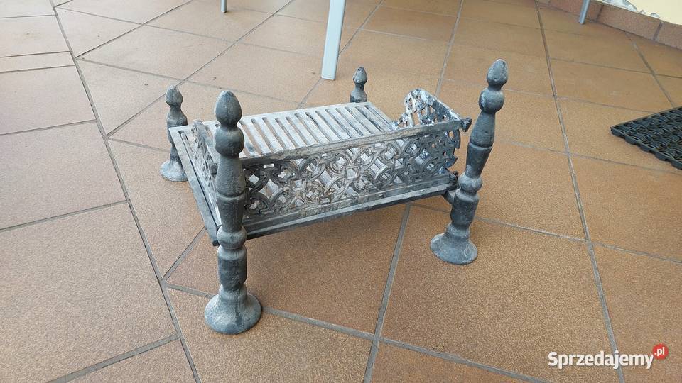 Ruszt żeliwny do otwartego kominka