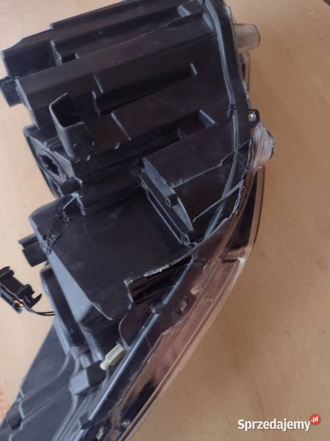 Lampa lewa przednia peugeot 3008 lift sprzedam