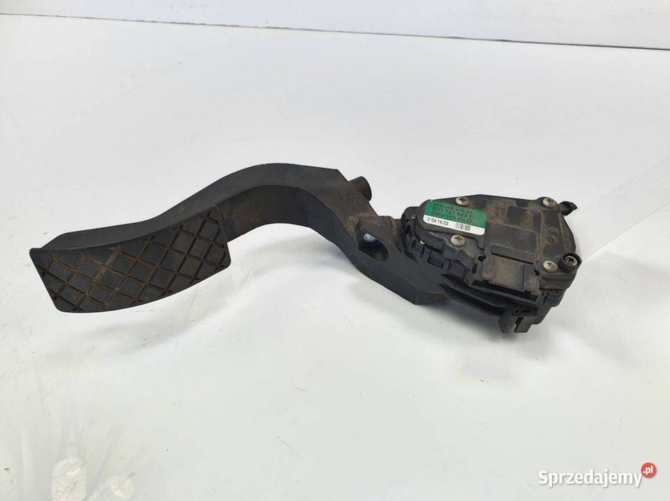 PEDAŁ SKODA SUPERB I 8D1721523E