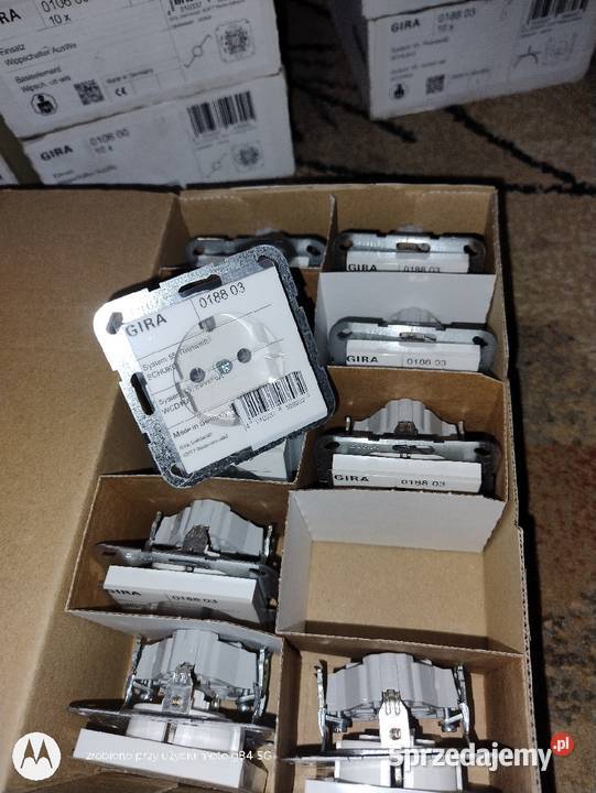 Gira gniazdka włączniki i ramki Gniazda Łęczna sprzedam