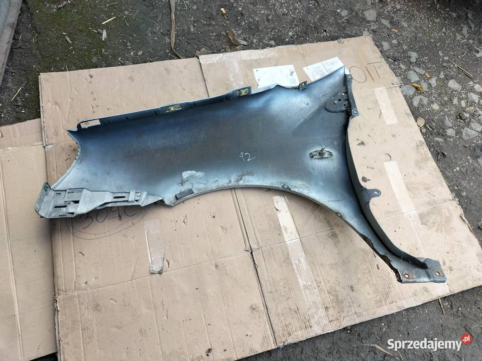 NISSAN ALMERA TINO BŁOTNIK PRAWY PRZÓD Błotniki Kamień-Kolonia