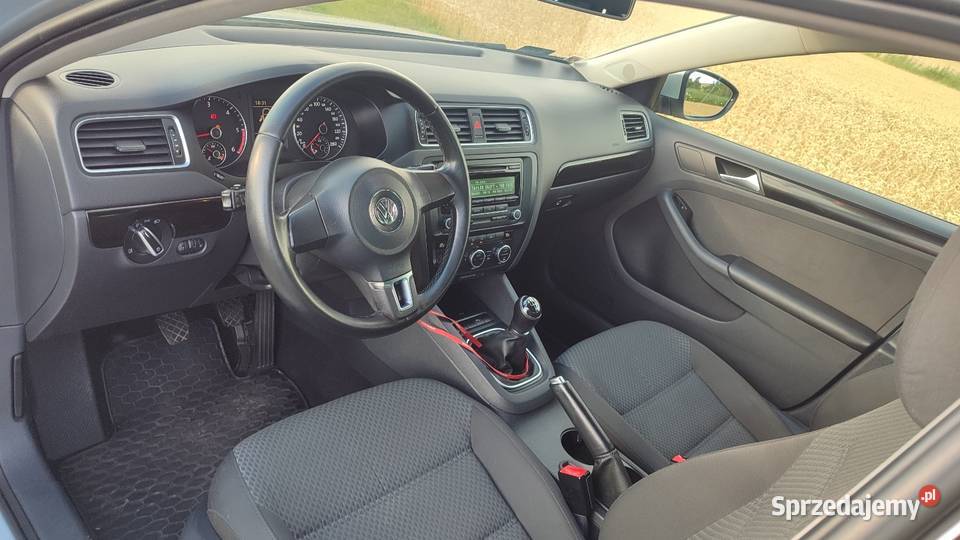 Piękna Srebrna VW Jetta 16 TDI 105 212 1596cm3 Jetta Strzelin