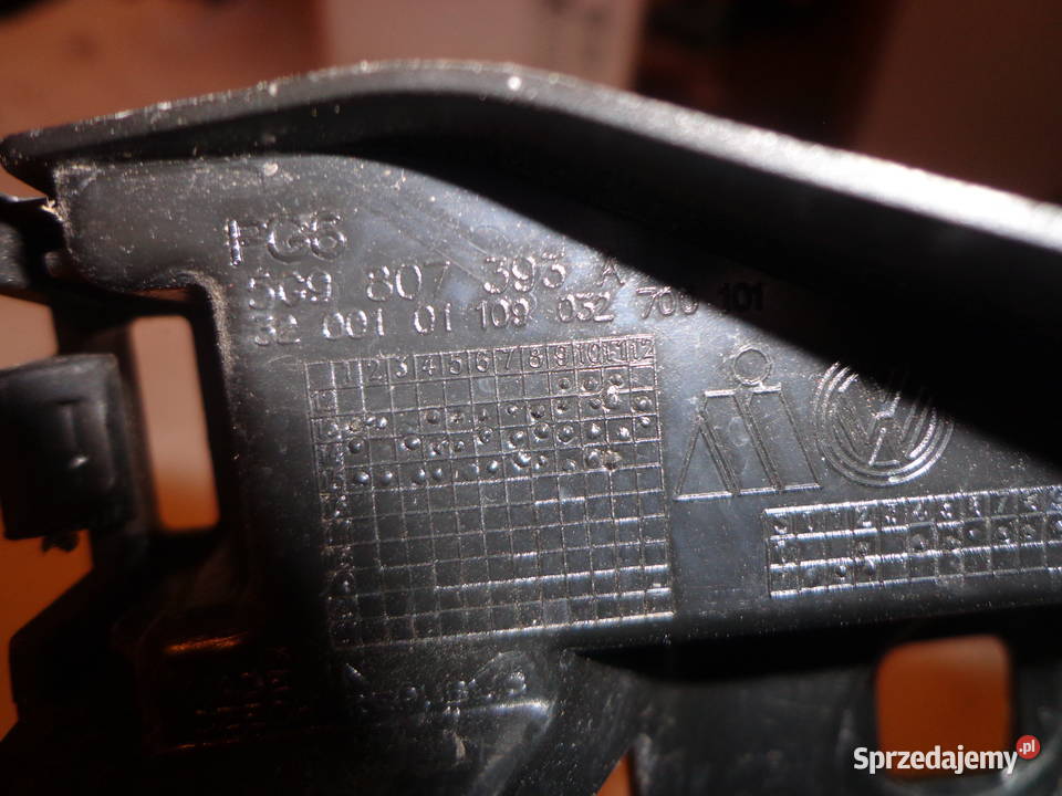 VW Golf VII Kombi Ślizg mocowanie zderzaka Łódź