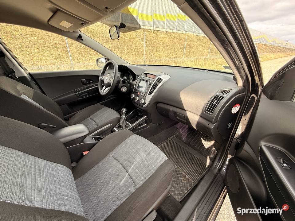 Kia Ceed 2010 14 benzyna przyciemniane szyby łódzkie