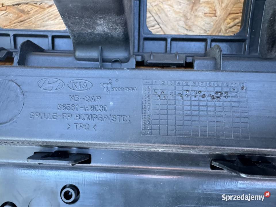 Środkowa kratka zderzaka przód Kia Rio IV 4 17 Atrapy Międzychód