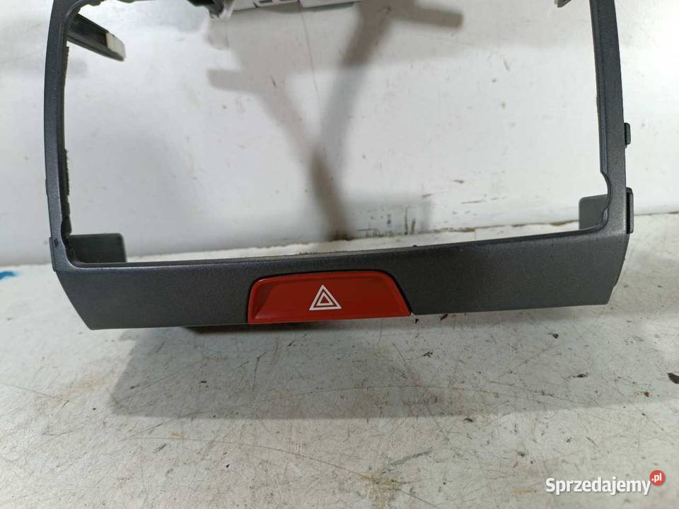 RAMKA WYŚWIETLACZA KIA SPORTAGE III U097883810 Osłony i zaślepki wielkopolskie