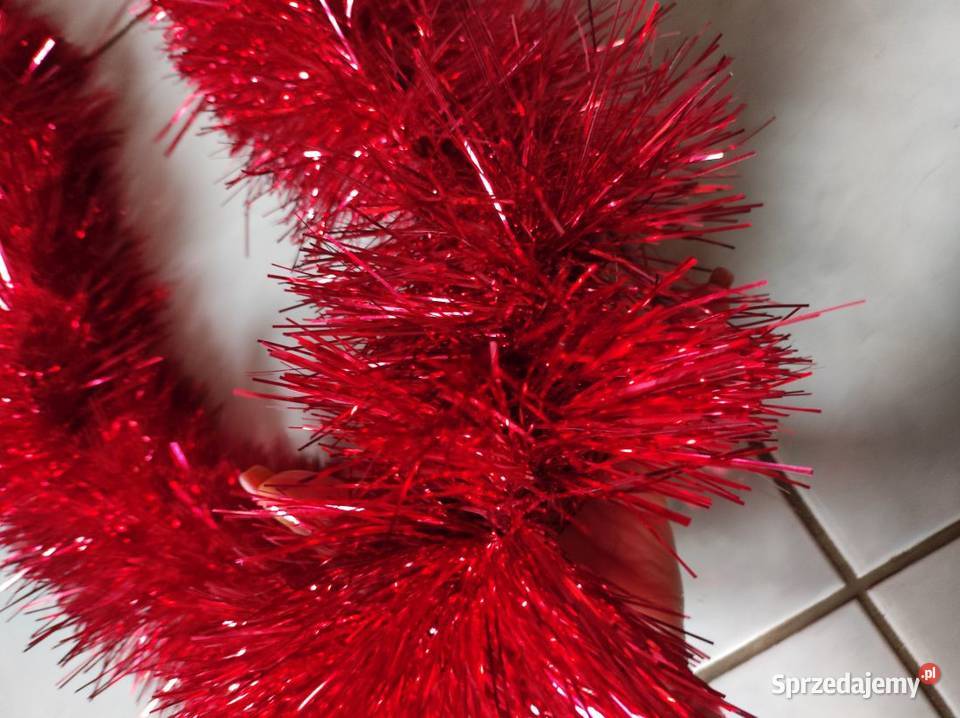 długi czerwony błyszczący łańcuch choinkowy na czerwony Boże Narodzenie Kielce